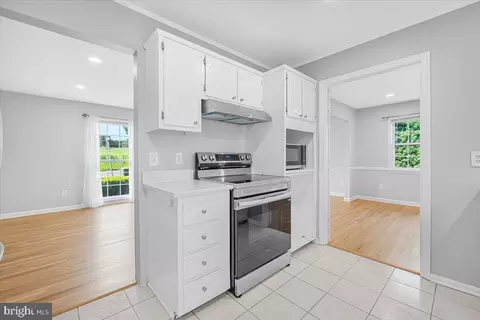 Kitchen - 8403 Postoak Rd, Potomac, MD 20854 photo 3 of 5