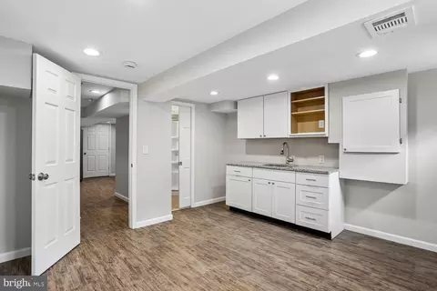 Entry Way - 811 Kenbrook Dr, Silver Spring, MD 20902 photo 5 of 6