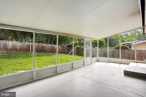 Exterior - 811 Kenbrook Dr, Silver Spring, MD 20902 photo 5 of 8