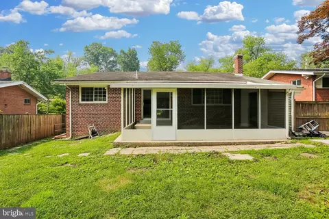 Exterior - 811 Kenbrook Dr, Silver Spring, MD 20902 photo 7 of 8