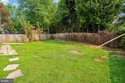 Exterior - 811 Kenbrook Dr, Silver Spring, MD 20902 photo 8 of 8