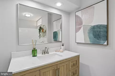 Bath - 811 Kenbrook Dr, Silver Spring, MD 20902 photo 3 of 4