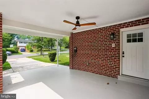 Exterior - 811 Kenbrook Dr, Silver Spring, MD 20902 photo 3 of 8