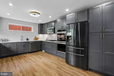 Kitchen - 811 Kenbrook Dr, Silver Spring, MD 20902 photo 1 of 2
