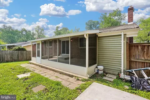 Exterior - 811 Kenbrook Dr, Silver Spring, MD 20902 photo 6 of 8