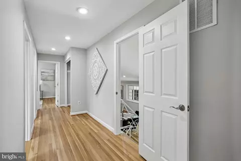 Entry Way - 811 Kenbrook Dr, Silver Spring, MD 20902 photo 3 of 6