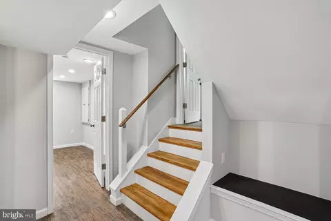Entry Way - 811 Kenbrook Dr, Silver Spring, MD 20902 photo 4 of 6