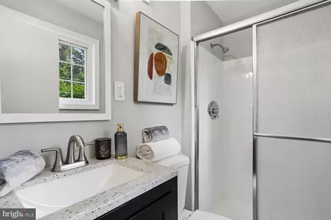 Bath - 811 Kenbrook Dr, Silver Spring, MD 20902 photo 1 of 4