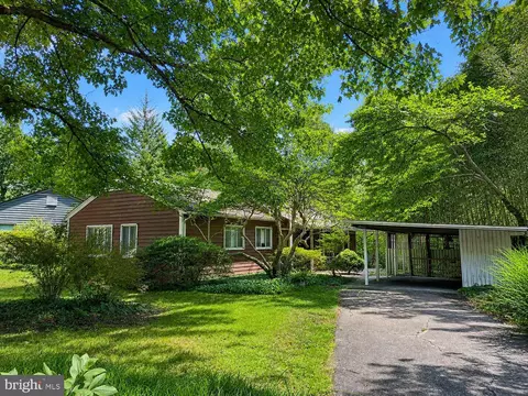7108 Wilson Ln, Bethesda, MD 20817