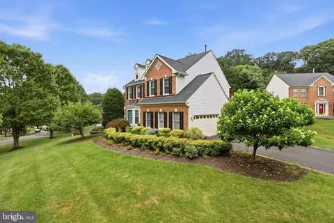 Exterior - 2 Crosscut Ct, Damascus, MD 20872 photo 4 of 15