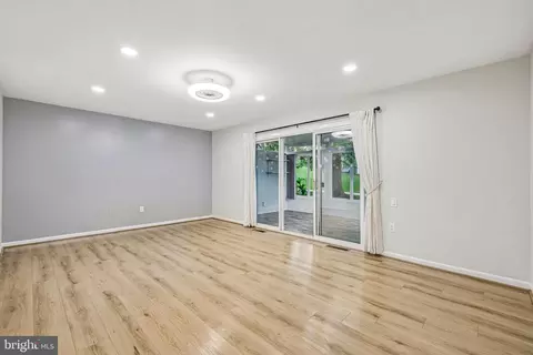 Living - 3546 Chiswick Ct #36-B, Silver Spring, MD 20906 photo 2 of 7