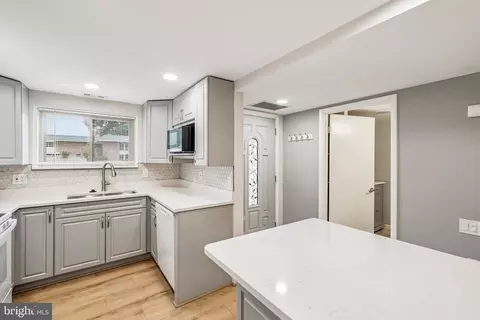 Entry Way - 3546 Chiswick Ct #36-B, Silver Spring, MD 20906 photo 1 of 7