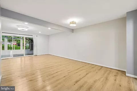 Living - 3546 Chiswick Ct #36-B, Silver Spring, MD 20906 photo 6 of 7