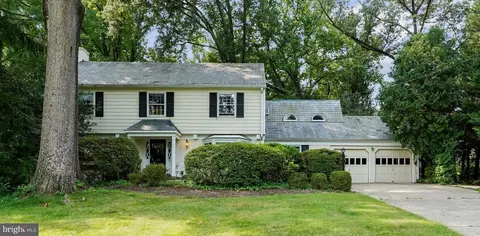 8209 Burning Tree Rd, Bethesda, MD 20817