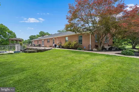 Exterior - 8953 Gue Rd, Damascus, MD 20872 photo 6 of 13
