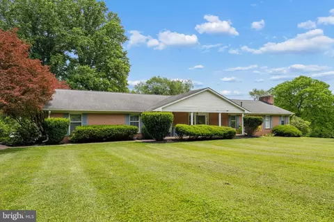 Exterior - 8953 Gue Rd, Damascus, MD 20872 photo 2 of 13