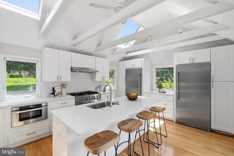 Kitchen - 2023 Lansdowne Way, Silver Spring, MD 20910 photo 2 of 2