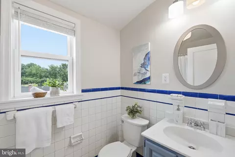 Bath - 2023 Lansdowne Way, Silver Spring, MD 20910 photo 2 of 2