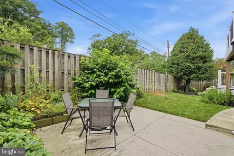 Exterior - 2023 Lansdowne Way, Silver Spring, MD 20910 photo 3 of 4