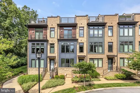142 Winsome Cir, Bethesda, MD 20814
