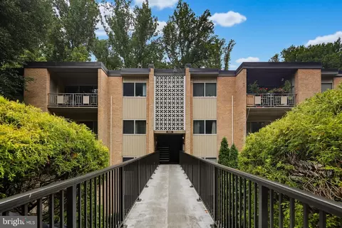 5101 Crossfield Ct #12, Rockville, MD 20852