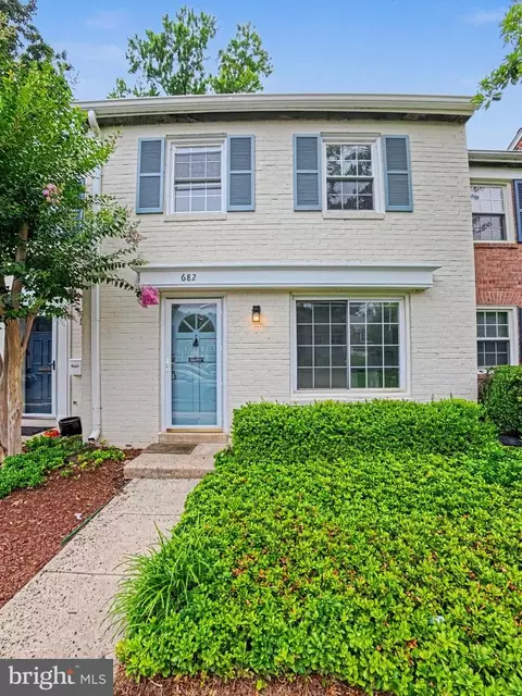 682 Azalea Dr #6-682, Rockville, MD 20850