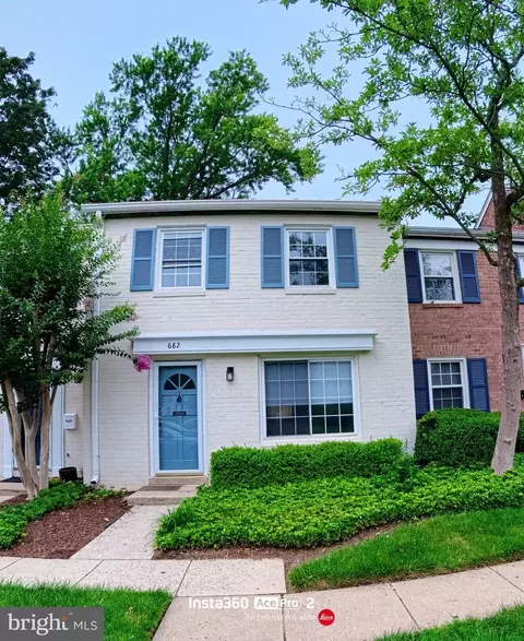682 Azalea Dr #6-682, Rockville, MD 20850