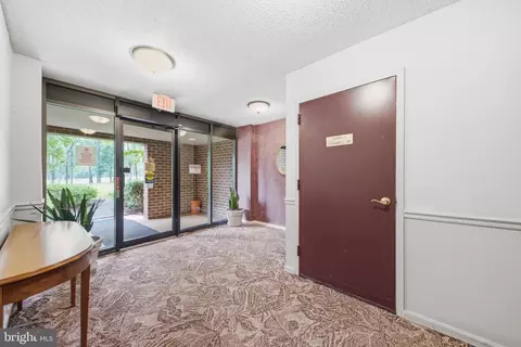 Entry Way - 15107 Interlachen Dr #2-115, Silver Spring, MD 20906 photo 4 of 5