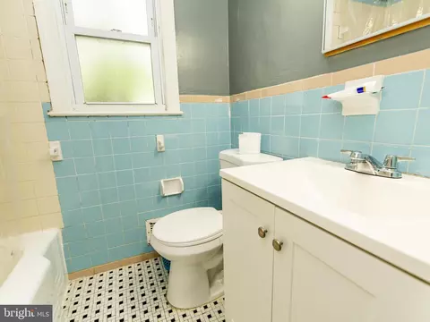 Bath - 12124 Livingston St, Silver Spring, MD 20902 photo 1 of 4