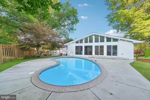 Exterior - 19112 Olney Mill Rd, Olney, MD 20832 photo 7 of 11