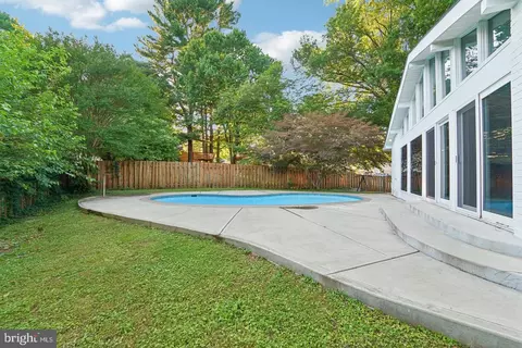 Exterior - 19112 Olney Mill Rd, Olney, MD 20832 photo 6 of 11