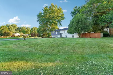 Exterior - 19112 Olney Mill Rd, Olney, MD 20832 photo 10 of 11