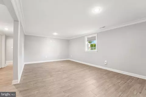 Living - 19112 Olney Mill Rd, Olney, MD 20832 photo 5 of 6