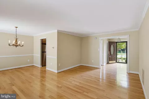 Living - 1548 Winding Waye Ln, Silver Spring, MD 20902 photo 2 of 5