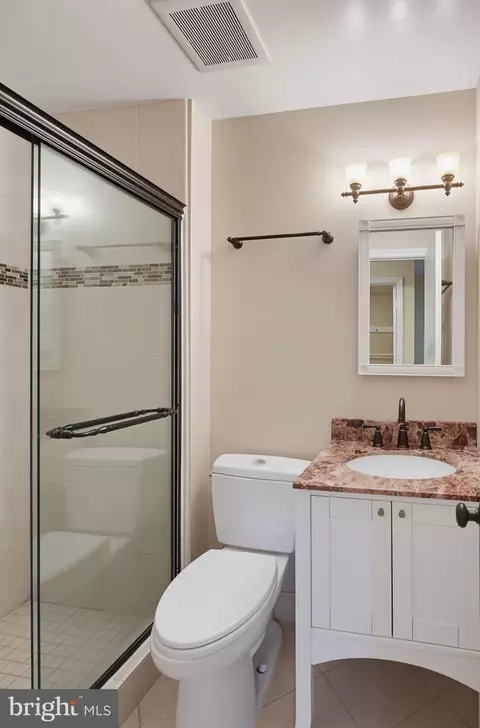 Bath - 1548 Winding Waye Ln, Silver Spring, MD 20902 photo 2 of 3