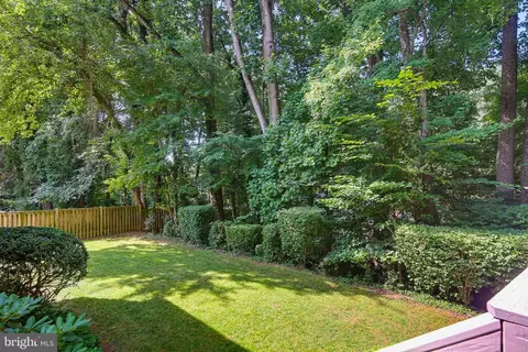 Exterior - 1548 Winding Waye Ln, Silver Spring, MD 20902 photo 5 of 8