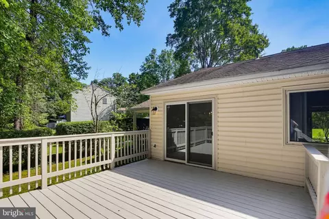 Exterior - 1548 Winding Waye Ln, Silver Spring, MD 20902 photo 6 of 8