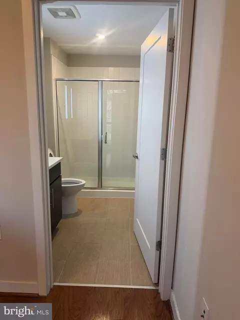 Bath - 1320 Fenwick Ln #700, Silver Spring, MD 20910 photo 3 of 3