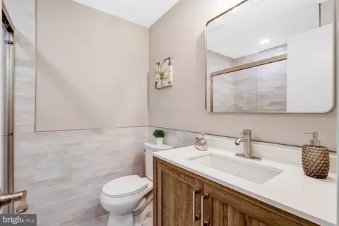 Bath - 1308 Alderton Ln, Silver Spring, MD 20906 photo 3 of 4