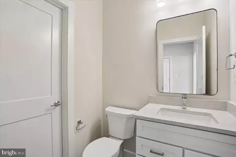Entry Way - 102 Allen Ln, Poolesville, MD 20837 photo 4 of 16