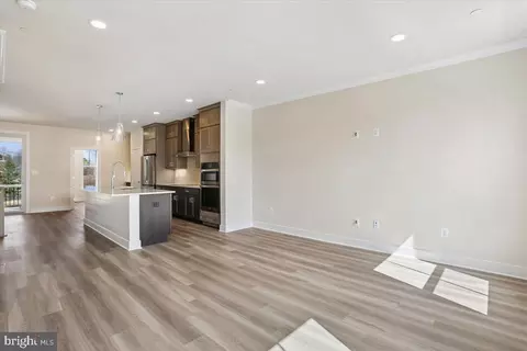 Living - 102 Allen Ln, Poolesville, MD 20837 photo 6 of 6