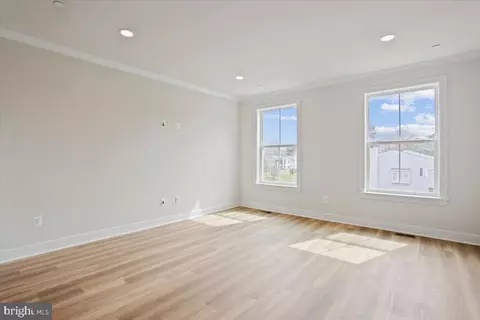 Living - 102 Allen Ln, Poolesville, MD 20837 photo 3 of 6