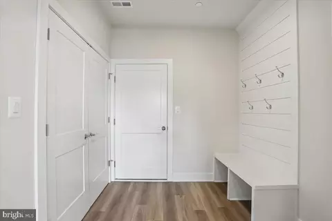 Entry Way - 102 Allen Ln, Poolesville, MD 20837 photo 3 of 16