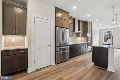 Entry Way - 102 Allen Ln, Poolesville, MD 20837 photo 6 of 16