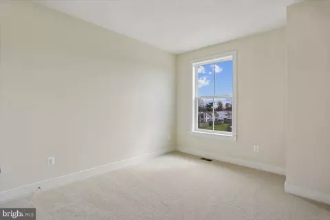 Bedroom - 102 Allen Ln, Poolesville, MD 20837 photo 3 of 8