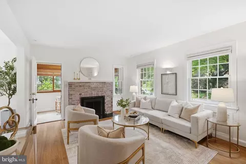 Living - 10006 Greenock Rd, Silver Spring, MD 20901 photo 1 of 3