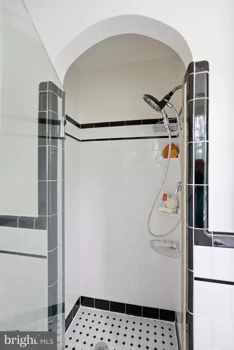 Bath - 10006 Greenock Rd, Silver Spring, MD 20901 photo 2 of 3