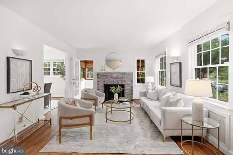 Living - 10006 Greenock Rd, Silver Spring, MD 20901 photo 2 of 3