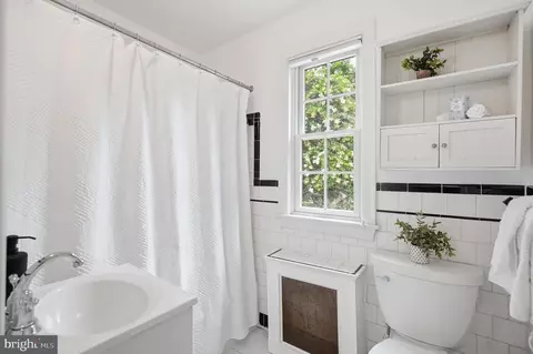 Bath - 10006 Greenock Rd, Silver Spring, MD 20901 photo 3 of 3
