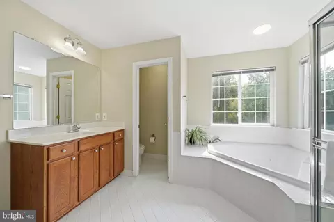 Bath - 14514 Bubbling Spring Rd, Boyds, MD 20841 photo 2 of 5